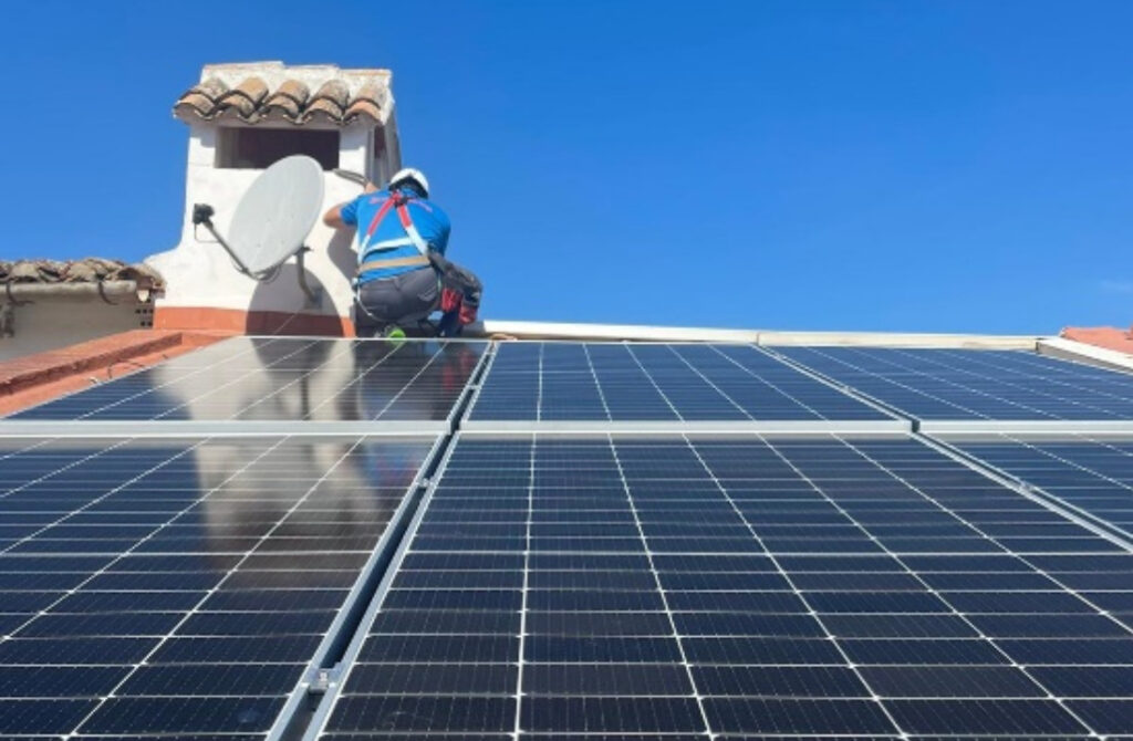 Serviclima: Uniendo fuerzas sostenibles con la Integración de Aerotermia y Energía Fotovoltaica